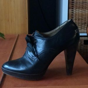 •Frye• leather Oxford 4” heel bootie